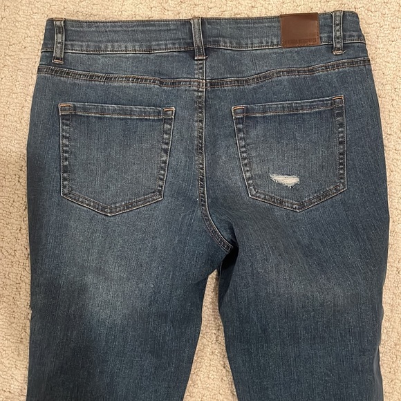 Maurices Cropped Raw Hem Jeans Size 10 - Picture 7 of 9